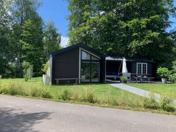 Te koop vakantiewoning in Oosterwolde Friesland aan meertje beschikbaar voor biedingen