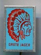 Grote jager rood/blauw op aluminium indiaan speldje( U_454 ), Verzenden, Nieuw, Figuurtje, Speldje of Pin