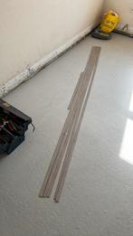 Plakplinten 5 stuks en een beetje 2,40 lang, Doe-het-zelf en Verbouw, Plinten en Afwerking, Ophalen, Zo goed als nieuw, Mdf, Plinten