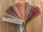 Bunch met staaltjes tapijt vloerbedekking - bruin terra, Ophalen of Verzenden, Zo goed als nieuw, Materiaal