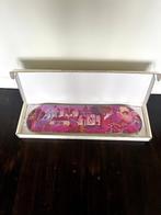 RhymezLikeDimez "Ye" Skateboard, Ophalen