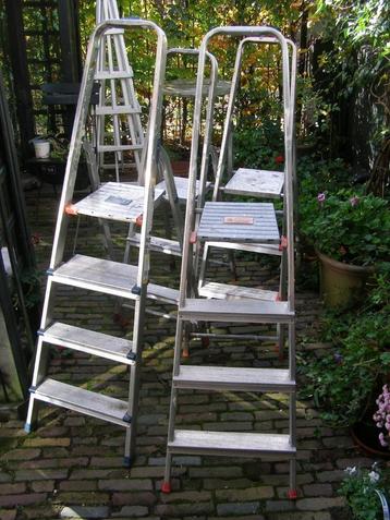 4 aluminium huishoudtrappen 2x 3 treeds, 2x4 treeds gebruikt beschikbaar voor biedingen