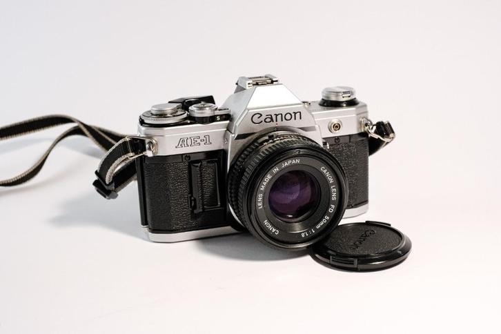 Uitgebreide Canon AE-1 set in uitstekende staat, Audio, Tv en Foto, Fotocamera's Analoog, Gebruikt, Spiegelreflex, Canon, Ophalen of Verzenden