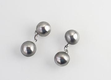 Vintage zilveren manchetknopen guillochedecor beschikbaar voor biedingen