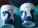 2 bekers met blauwe koeien, Keramiek, Ophalen of Verzenden, Zo goed als nieuw, Overige stijlen