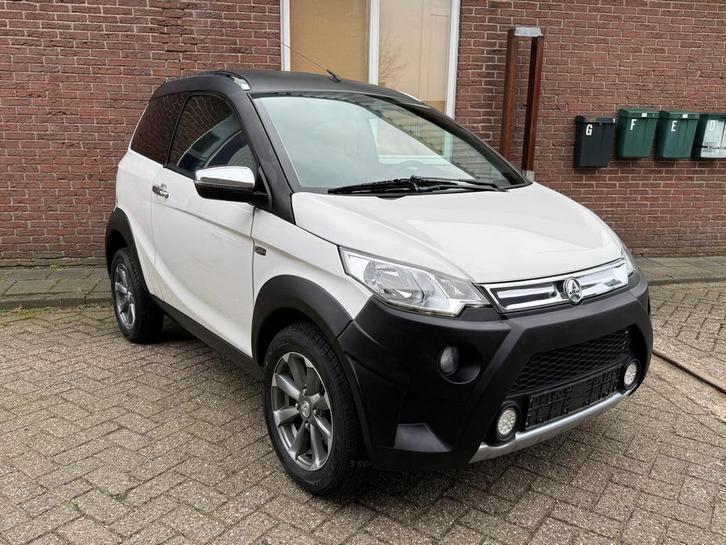 Deze nette Aixam Crossline maar 2965 kilometer gelopen!, Auto's, Aixam, Particulier, Diesel, Automaat, Wit, Leder en Stof, Ophalen