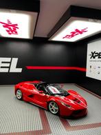 Ferrari laferrari aperta 1:24 burago, Ophalen of Verzenden, Zo goed als nieuw, Bburago
