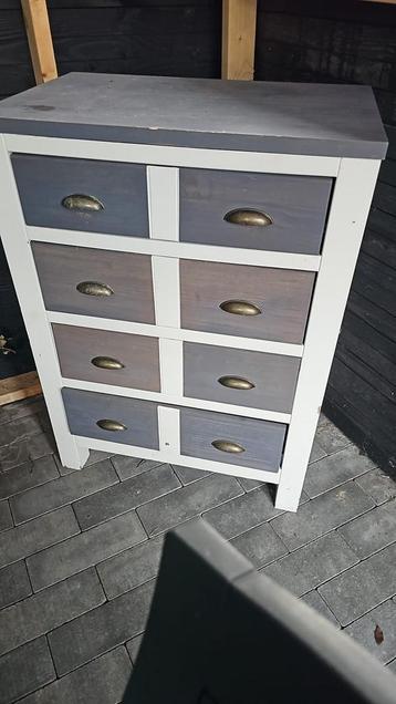 Ladenkastje beschikbaar voor biedingen