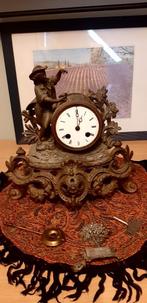 Antieke franse pendule tafel klok, kleine beschadiging., Ophalen