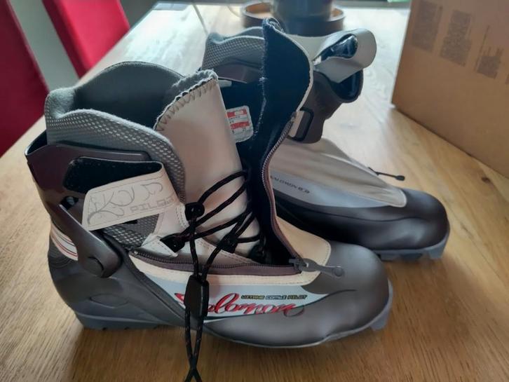 Zweedse schaatsen (schoenen, bindingen en ijzers), mt 40, Sport en Fitness, Schaatsen, Zo goed als nieuw, Overige typen, Overige merken