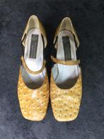 Vintage lakleer Helioform geel maat 6, Kleding | Dames, Schoenen, Gedragen, Sandalen of Muiltjes, Ophalen of Verzenden, Helioform