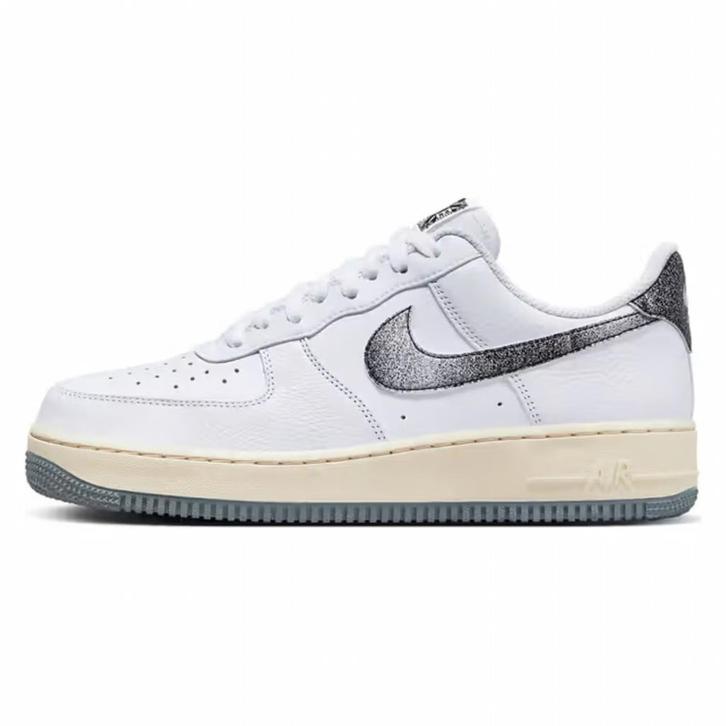Nike Air Force 1 '07 LX "50 Years of Hip-Hop", Kleding | Heren, Schoenen, Zo goed als nieuw, Sneakers of Gympen, Wit, Ophalen of Verzenden