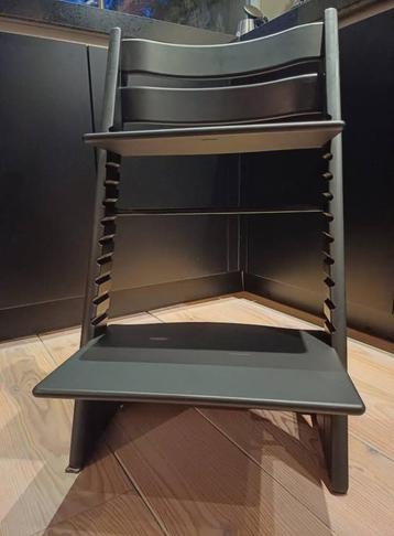 Mooie: Stokke Tripp Trapp Stoel Kleur: zwart mat.  beschikbaar voor biedingen
