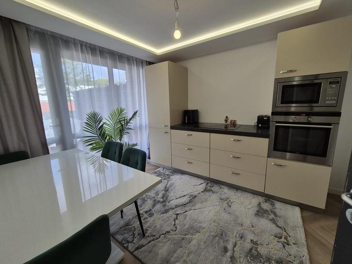 Crème Hoekkeuken met Apparatuur, Huis en Inrichting, Keuken | Complete keukens, Zo goed als nieuw, Hoekkeuken, Crème, Composiet