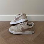 Nike sneakers beige, Kleding | Dames, Schoenen, Ophalen of Verzenden, Zo goed als nieuw, Beige, Sneakers of Gympen