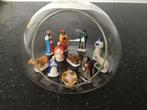 Mini porseleinen kerstgroep in glazen bol., Ophalen of Verzenden, Zo goed als nieuw