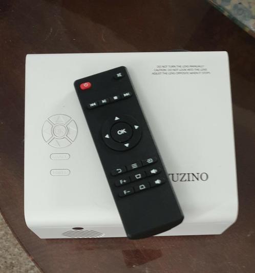 YUZINO beamer, Audio, Tv en Foto, Beamers, Zo goed als nieuw, LED, Ophalen of Verzenden