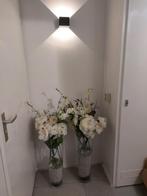 Prachtig vazen met wite bloemen, Huis en Inrichting, Woonaccessoires | Zuilen en Pilaren, Ophalen, Zo goed als nieuw