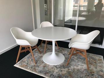 IKEA Ronde Tafel met 3 Stoelen beschikbaar voor biedingen
