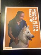 Werken in een Dierenartsenpraktijk - Animalis, Ophalen, Zo goed als nieuw