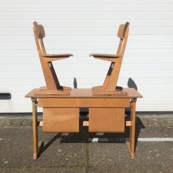 bureau + 2x CASALA schoolstoelen 70s