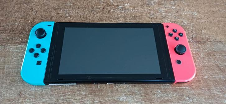 Nintendo Switch 1 Compleet, Spelcomputers en Games, Spelcomputers | Nintendo Switch, Zo goed als nieuw, Switch Original, Met 2 controllers