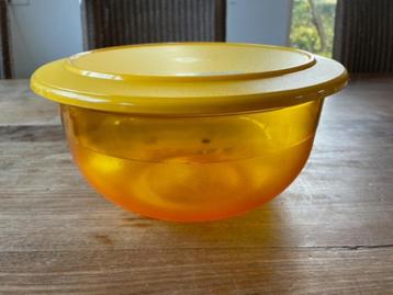 Tupperware Exclusieve kom 3,5 liter licht gele deksel/kom beschikbaar voor biedingen