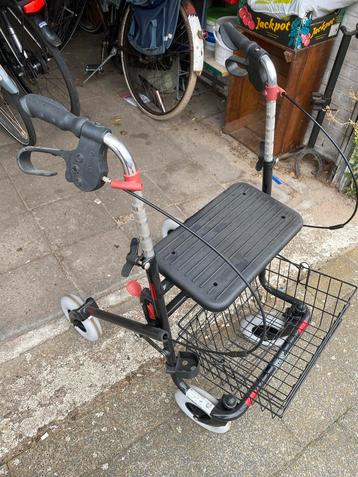 Nette rollator met mandje  merk premis beschikbaar voor biedingen