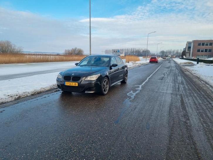 BMW M5 V10 E60 2005 Zwart, Auto's, BMW, Particulier, 5-Serie, ABS, Adaptieve lichten, Airbags, Airconditioning, Alarm, Bluetooth