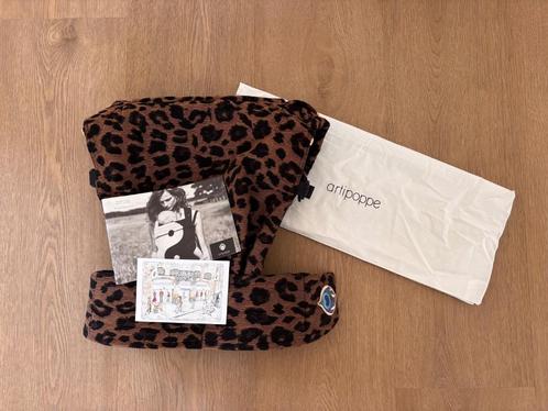 Draagzak Artipoppe Leopard Classic, Kinderen en Baby's, Babydragers en Draagdoeken, Nieuw, Draagzak, Buik of Rug, Overige merken