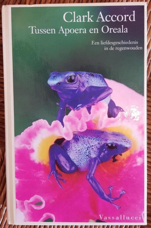 Tussen Apoera en Oreala - Clark Accord - hardcover - IZGST, Boeken, Literatuur, Zo goed als nieuw, Wereld overig, Ophalen of Verzenden