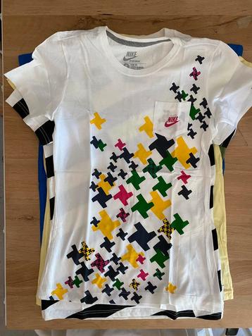 Diverse NIKE tshirts maat S beschikbaar voor biedingen