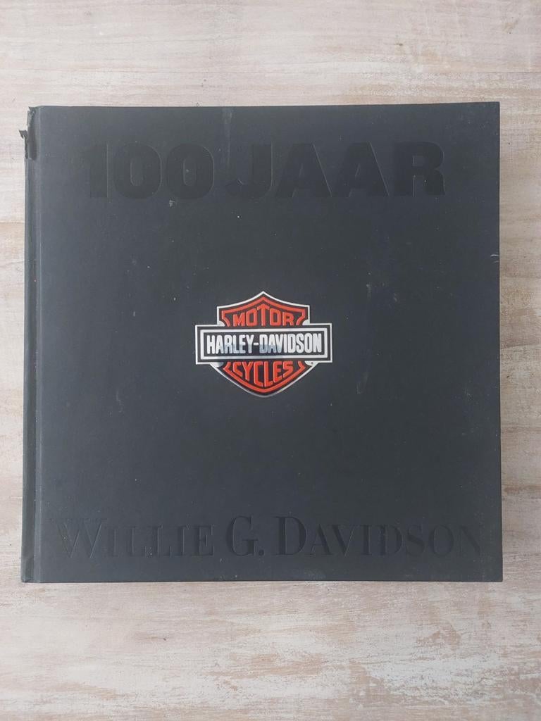 Harley davidson motor cycles met veel foto's. Is beschadigd., Ophalen of Verzenden, Gelezen
