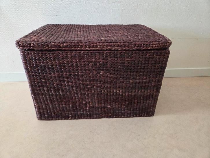 Rieten mand met deksel, Huis en Inrichting, Woonaccessoires | Kisten, Zo goed als nieuw, Minder dan 50 cm, Minder dan 50 cm, 50 tot 100 cm
