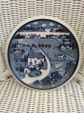 Arabia bord, Finland, 100jr jubileum, 26 cm, Raija Uosikkin beschikbaar voor biedingen