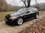 BMW 3-serie Touring 318i LCI | M Sport Edition | Xenon | Nap, Auto's, BMW, Keurmerk '100% Onderhouden', Zwart, 4 cilinders, Alcantara
