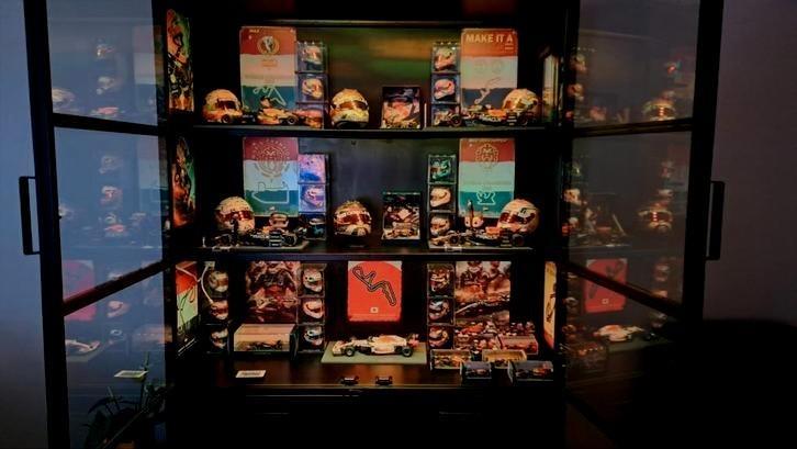 Max Verstappen Kampioensauto's & Helmen Collectie, Hobby en Vrije tijd, Modelauto's | 1:18, MiniChamps, Ophalen of Verzenden