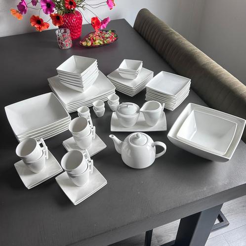 Servies 6 persoons Yong extra strong new bone china, Huis en Inrichting, Keuken | Servies, Zo goed als nieuw, Compleet servies