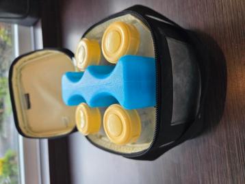 Medela koeltas met koelelement en flesjes beschikbaar voor biedingen