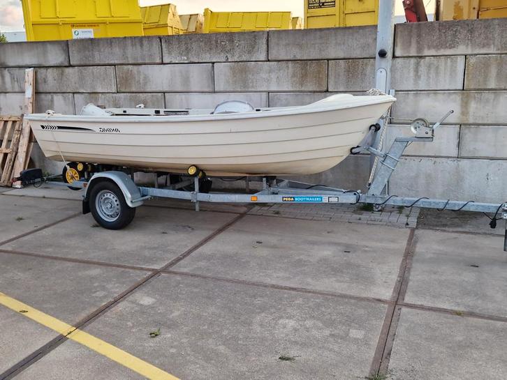 Crescent 434 visboot, Watersport en Boten, Vis- en Consoleboten, Gebruikt, 3 tot 6 meter, Benzine, Buitenboordmotor, Polyester