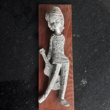 Vintage Keramieken muurbeeld Meisje met gitaar  beschikbaar voor biedingen