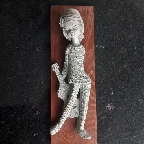 Vintage Keramieken muurbeeld Meisje met gitaar, Antiek en Kunst, Kunst | Beelden en Houtsnijwerken, Ophalen of Verzenden