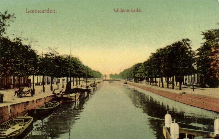 Leeuwarden, Willemskade - boot - ongelopen, Verzamelen, Ansichtkaarten | Nederland, Ongelopen, Friesland, Voor 1920, Ophalen of Verzenden
