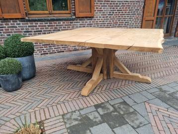 Vol eiken eettafel  beschikbaar voor biedingen