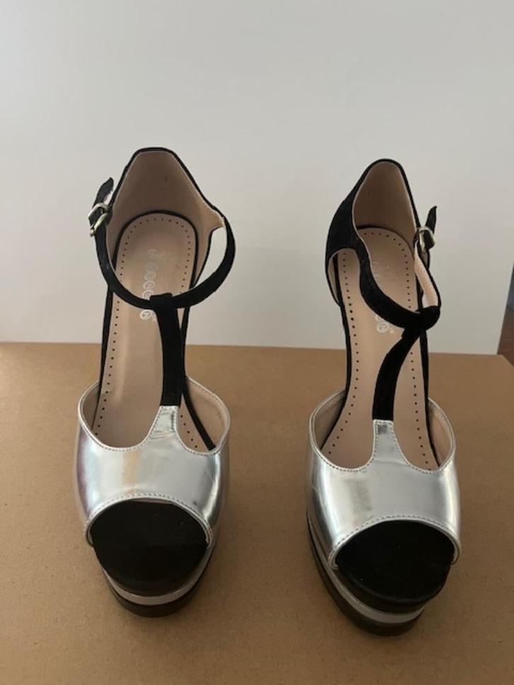Zwart/zilver Sexy Fetish pumps maat 41 hak 24 cm, Kleding | Dames, Schoenen, Nieuw, Schoenen met hoge hakken, Zwart, Verzenden