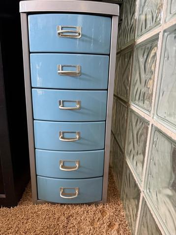 Ladekast beschikbaar voor biedingen