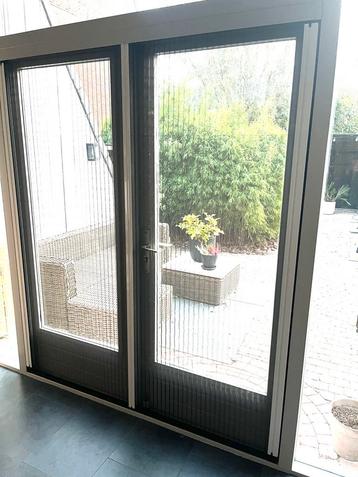 Rolhor voor openslaande deuren beschikbaar voor biedingen