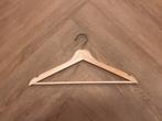 Houten kledinghangers x40, Kleding | Dames, Kledinghangers, Ophalen, Zo goed als nieuw, Hout, Kinderen en Volwassenen