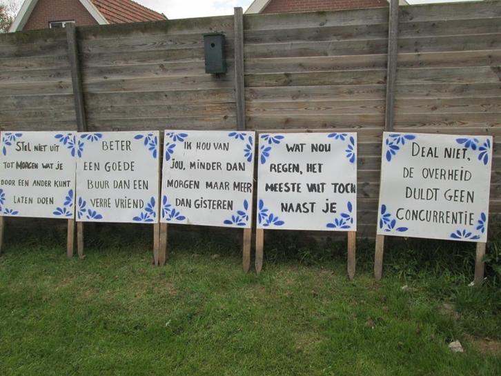 straatversiering borden met spreuken 42 stuks, Hobby en Vrije tijd, Feestartikelen | Verhuur, Zo goed als nieuw, Overige, Ophalen