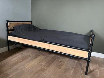 Steigerbedden met stalen buis – robuust en stoer! beschikbaar voor biedingen